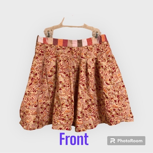 Baby Gap girl's tan and‎ red flower-designed skirt. Size 5 years